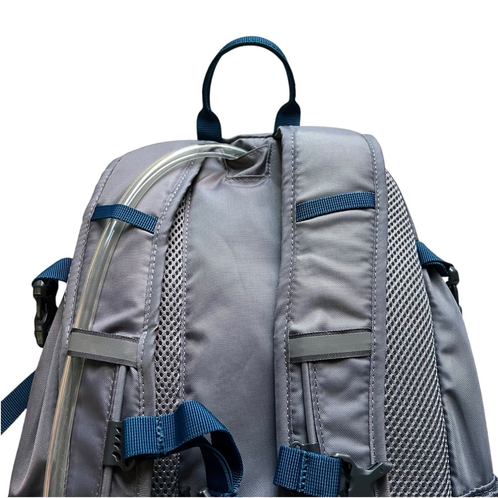 Ozark Trail Hydration Backpack Gray 72 oz - Picture 3 of 12